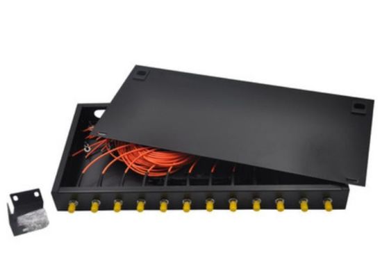Naprawiono światłowodową obudowę do montażu w szafie 12-rdzeniowy panel krosowy Adapter 1U St Upc